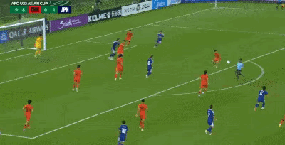 王钰栋要对第2个丢球负全部责任！第20分钟，王钰栋停球过远被抢断，然后他又被对手