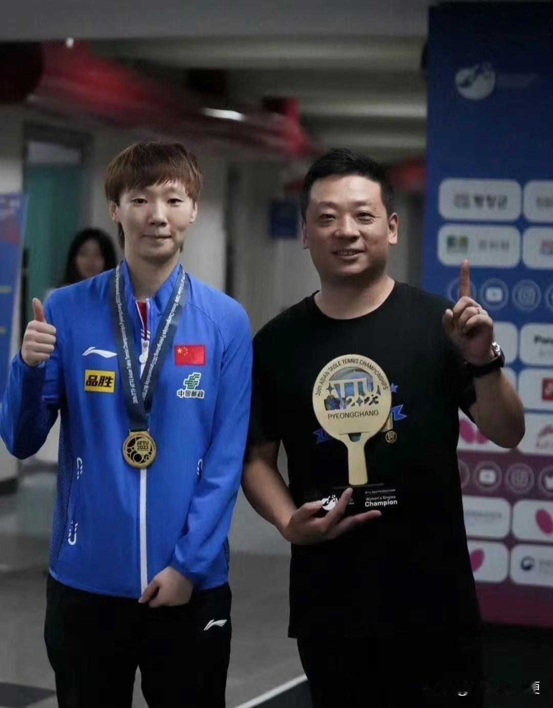 [星星眼][星星眼][星星眼][星星眼][星星眼]
王曼昱的成功离不开陪伴她十几