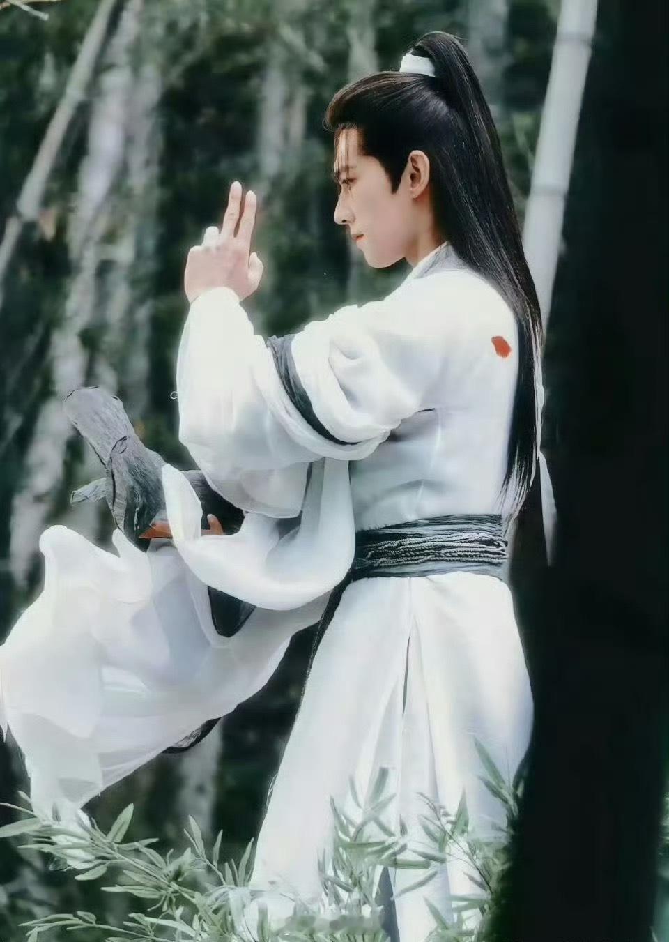 凡人修仙传偷跑物料都这么好看，就更加期待正片了。杨洋饰演的韩立太帅了，就是说能不