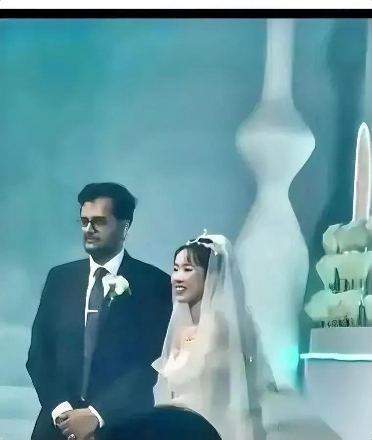 陪嫁120万的跨国婚有多甜？

才仨月就凉透——

男方爹妈直接搬进婚房了！
