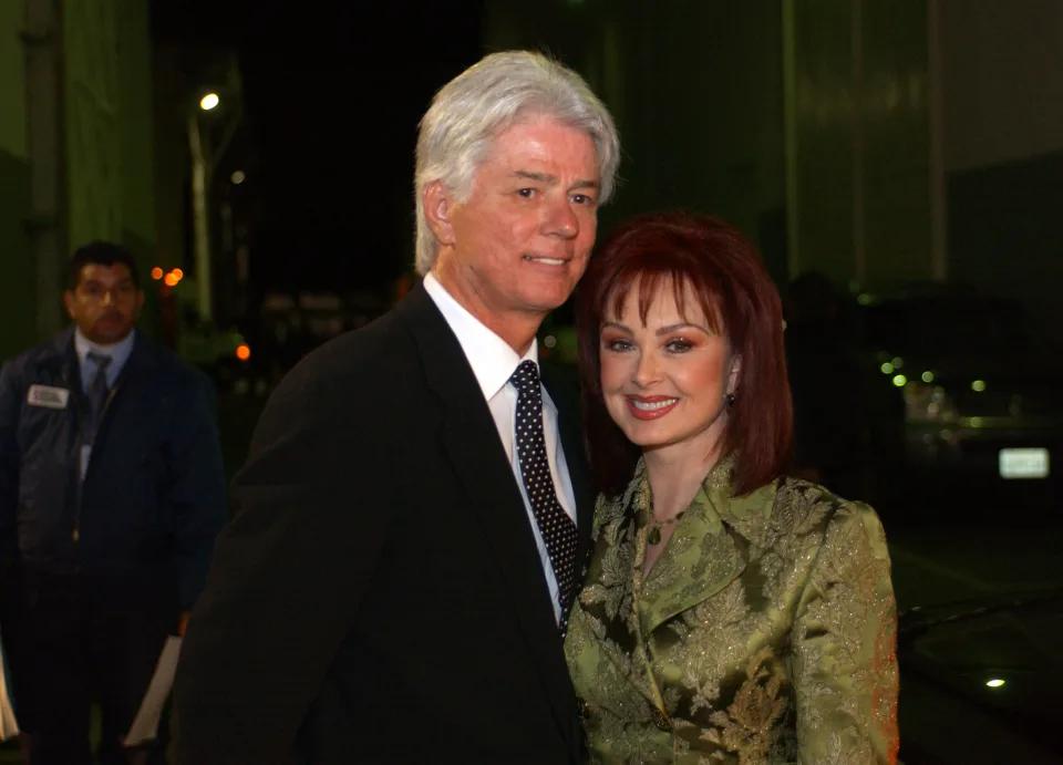 娜奥米·贾德 (Naomi Judd ) 的丈夫拉里·斯特里克兰 ( Larry