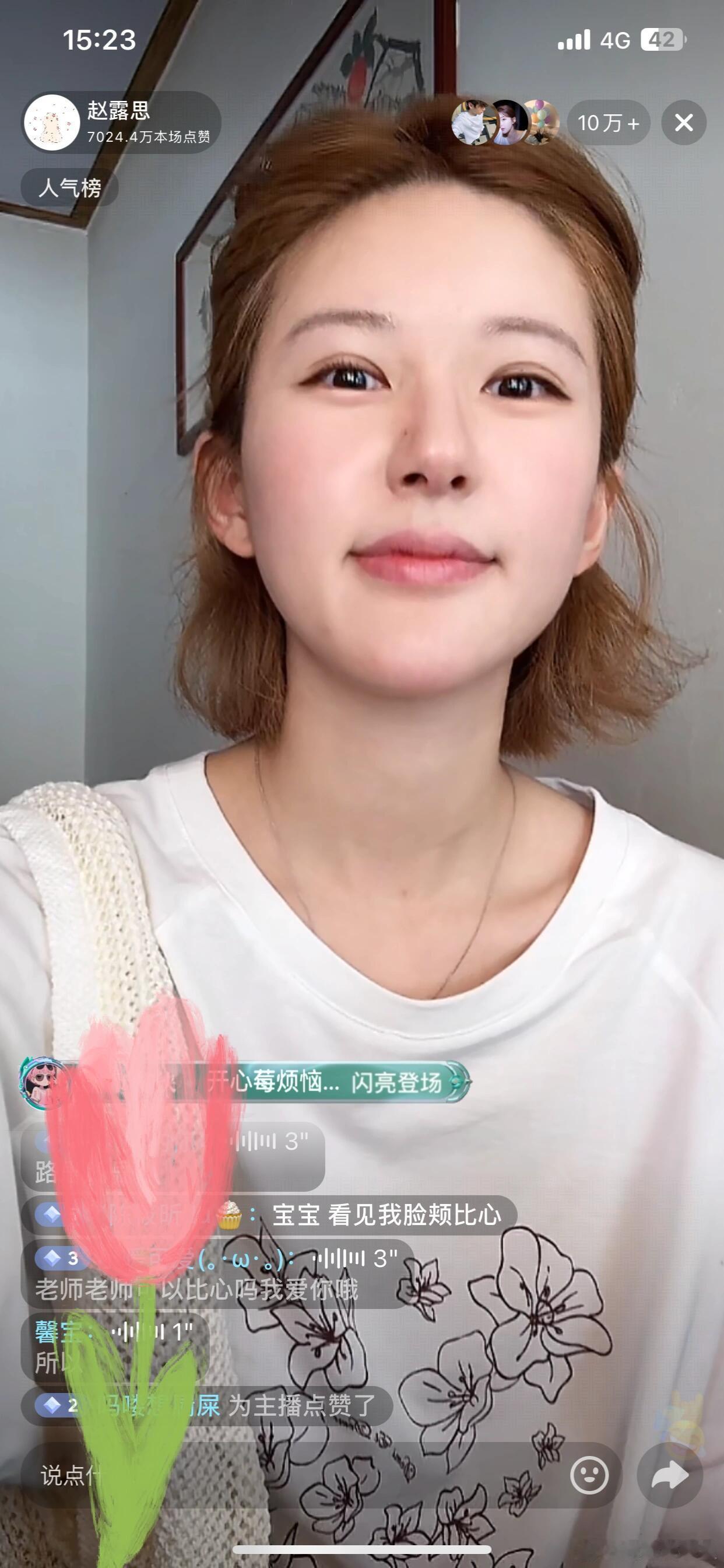 赵露思直播吃的面馆找到了一会儿功夫，粉丝就已经在往那儿赶了，面馆要火，很多去打卡