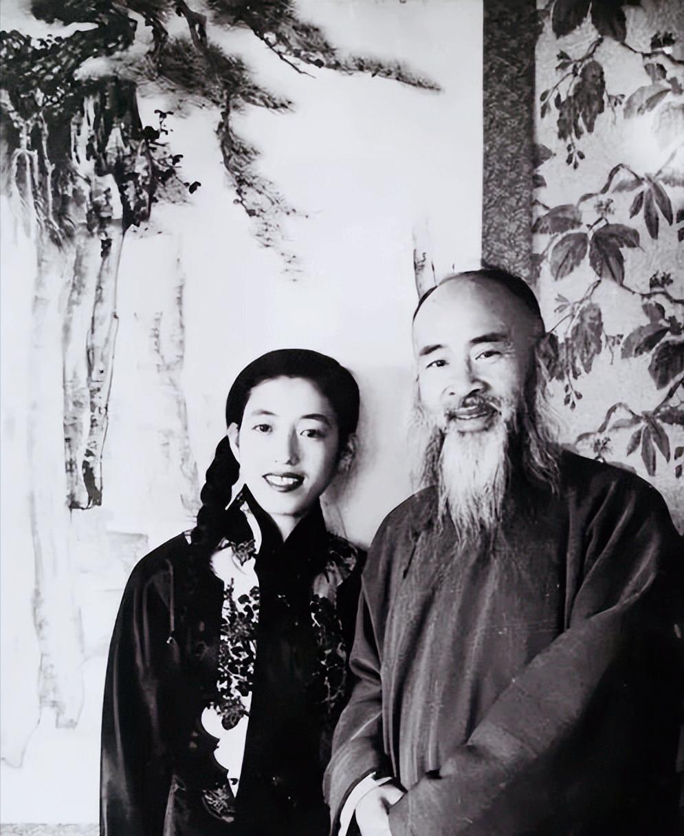 1921年，一个富商在张大千那里买了一幅画，回家之后发现是赝品。可富商没有生气，