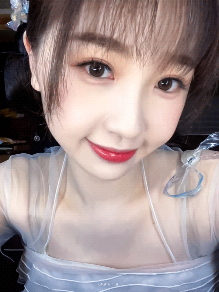 又看到了可可爱爱的欣欣子～[心][心][心][心][心][心] ​​​