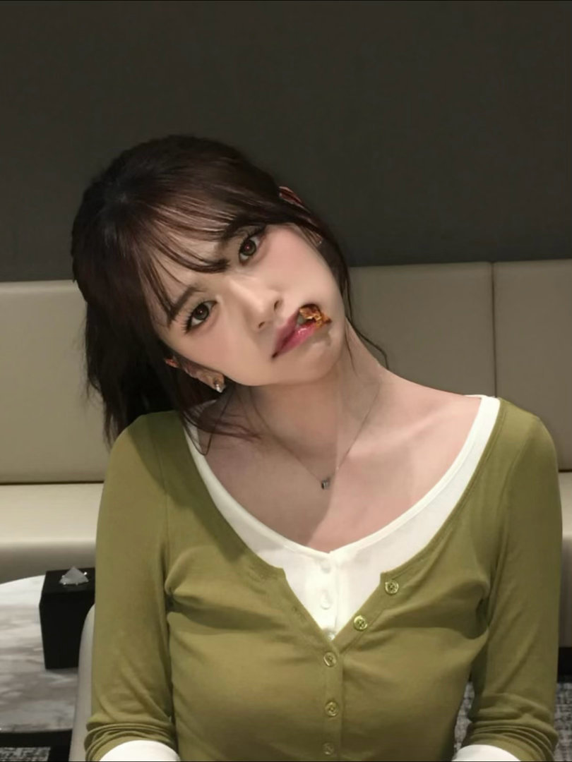 安宥真吃上澳门特产了 五代女爱豆的澳门探店记！IVE安宥真更新plog，沉浸式打