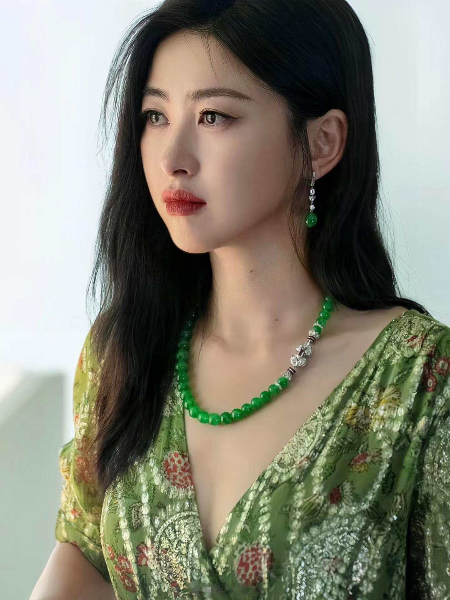 朱珠的魅力，在于她丰富的层次感。 ​​​