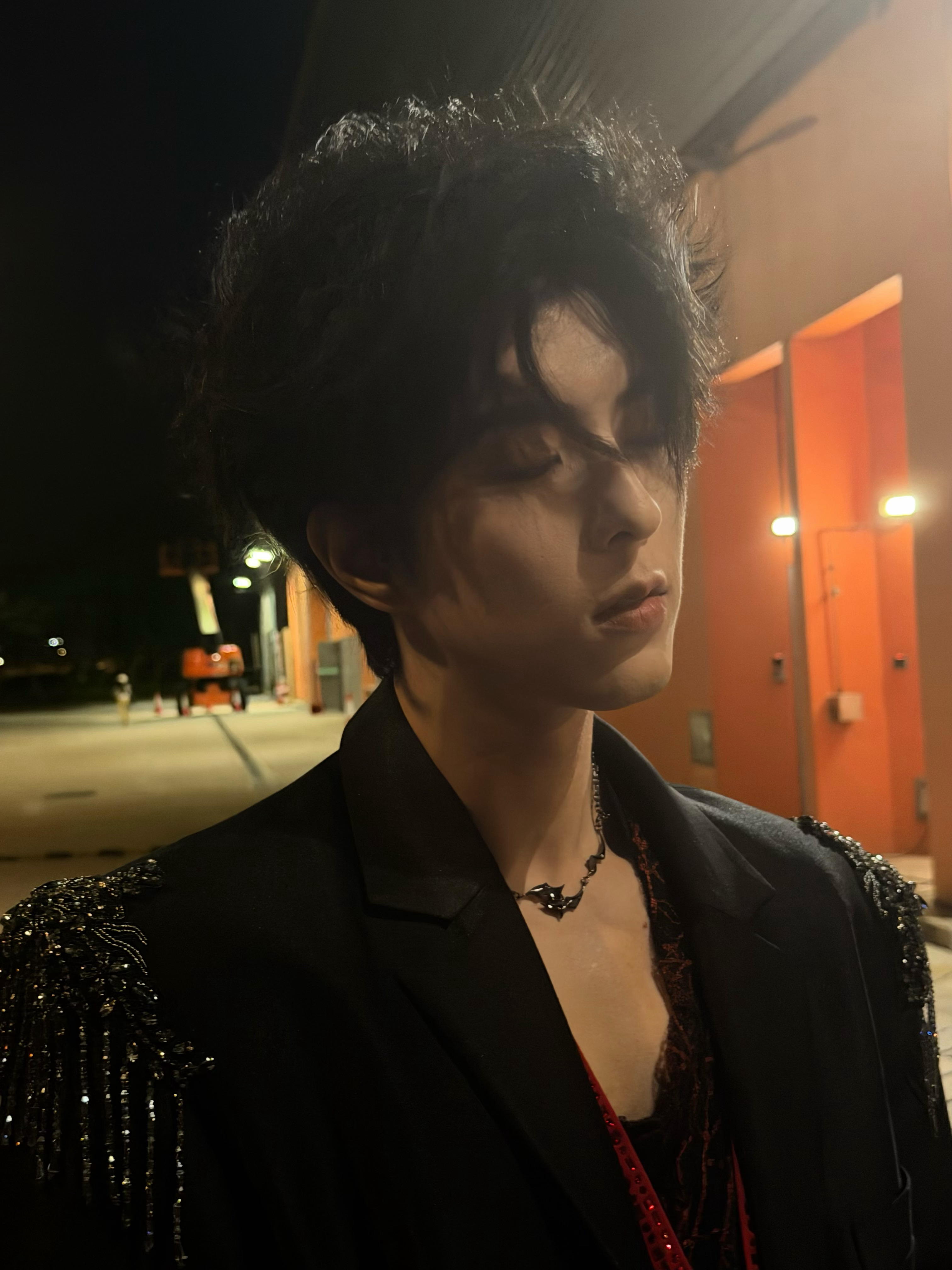 虽然🐷👂🏻故意不给宝贝打光，但误打误撞拍了橙色背景墙🧡 