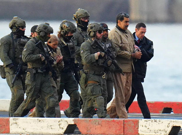 【#美特种兵利用军事机密下注狂赚美元#】 #参与掳走马杜罗美军用机密消息下注# 