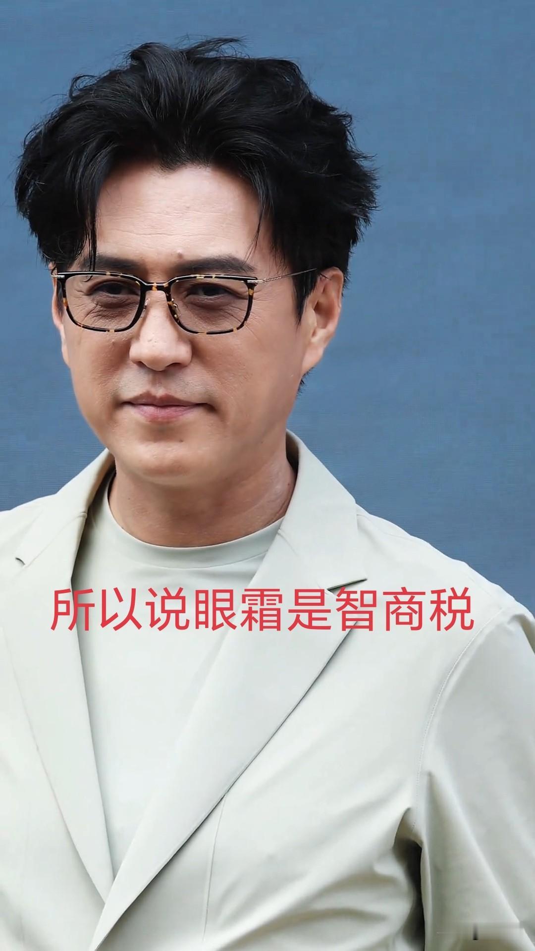 靳东阴德纹很重， 好人一枚[耶]
就是有一点，我的妈呀，霸总贺涵怎么成老金了[流