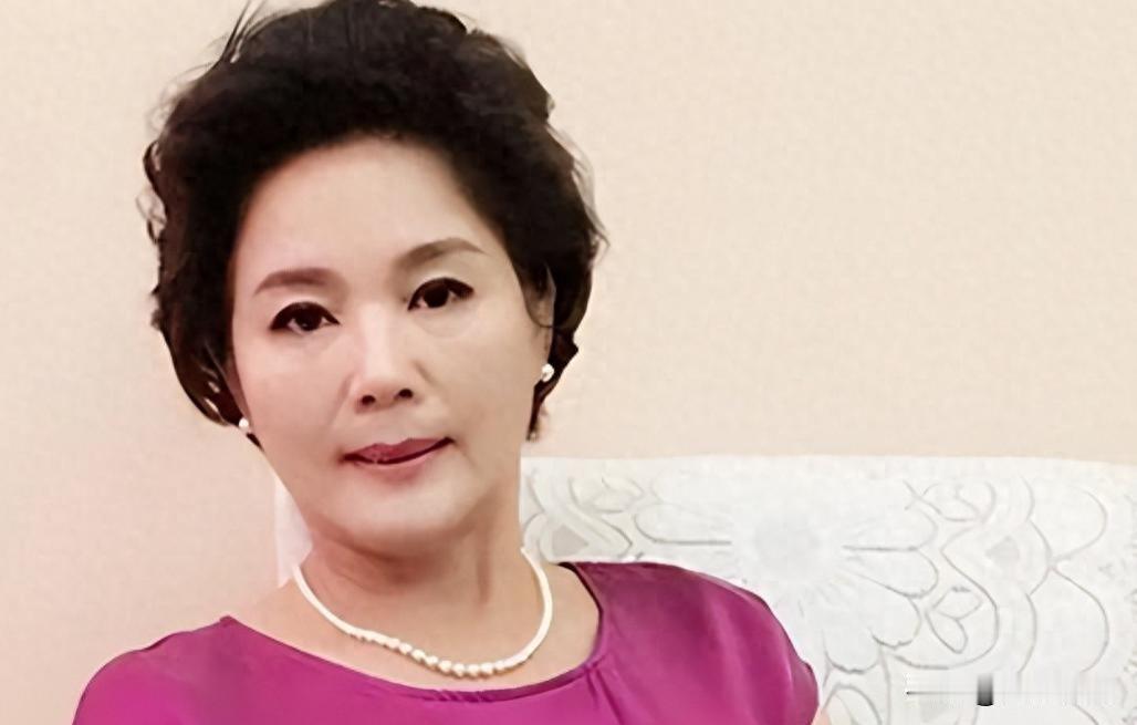 门对门住了24年，离婚后比结婚时还守规矩，她到底图个啥。
杨青和杜宁林2003年