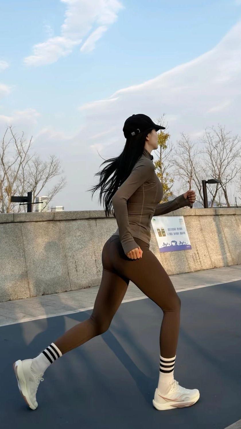 元宵节后遗症：爱的重量已签收🏮

昨晚在爸妈家吃完汤圆，我偷偷地站到秤上瞧了一