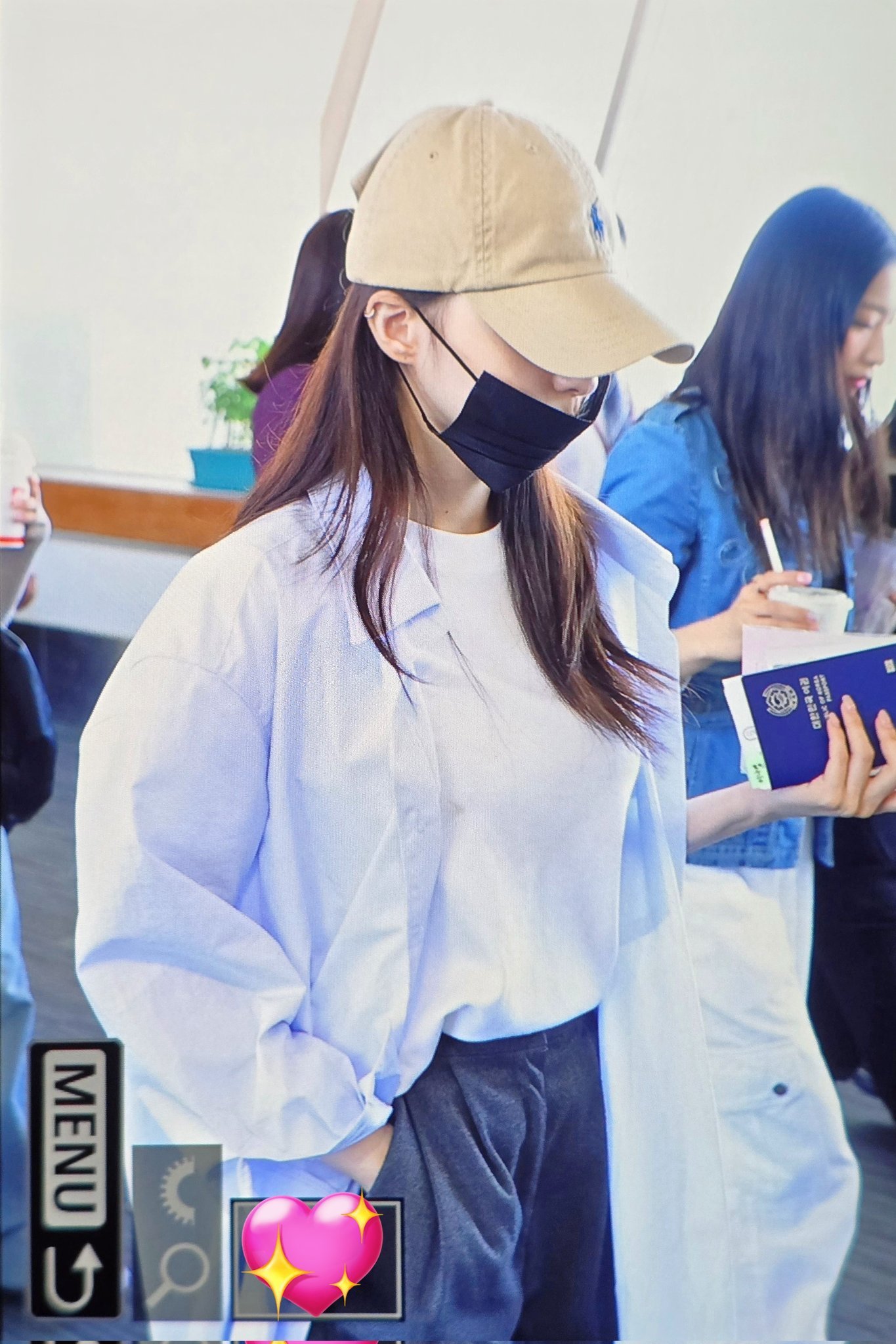 #李娜炅[超话]#🐣#蜜桃笑颜李娜炅# [图片]240512 仁川机场到达 预