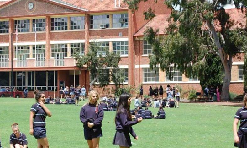 澳16岁以下社媒禁令正式生效 澳大利亚开始对未成年人全面“断网”了。从12月10