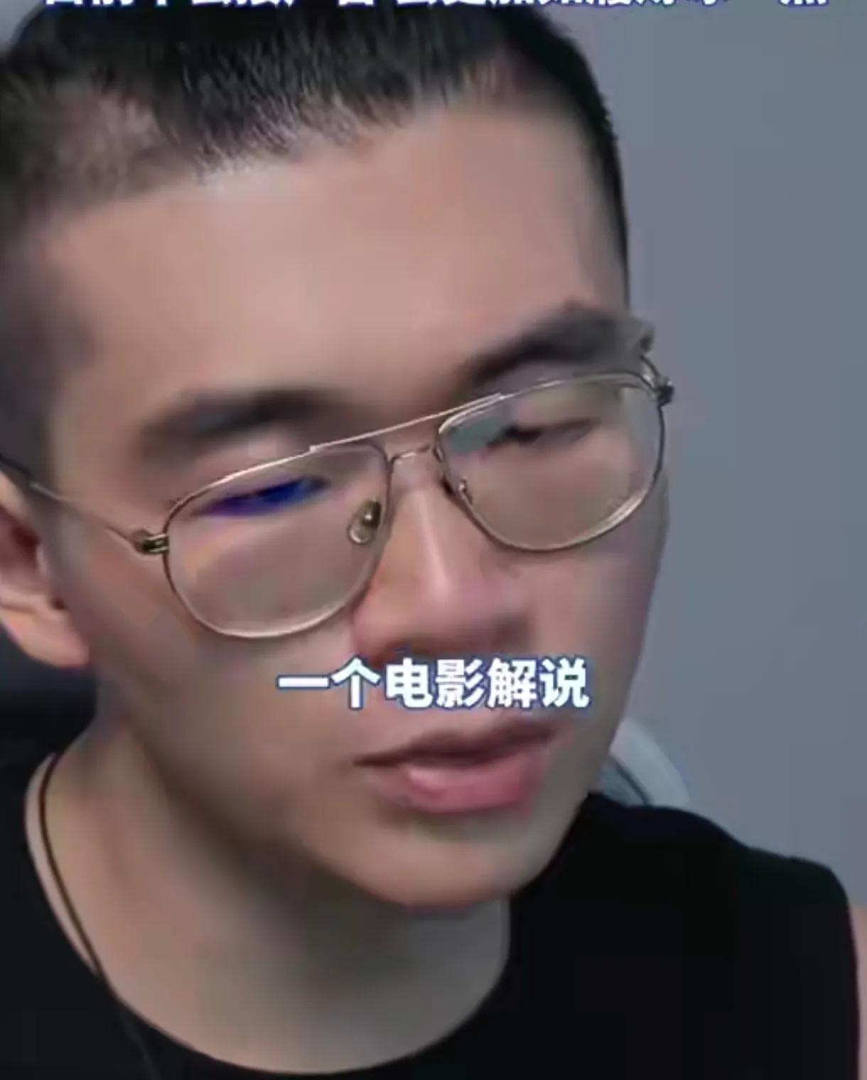 有点意外，电影解说博主“心中之城”露脸了，可以说当年电影解说这个赛道他是第一批做