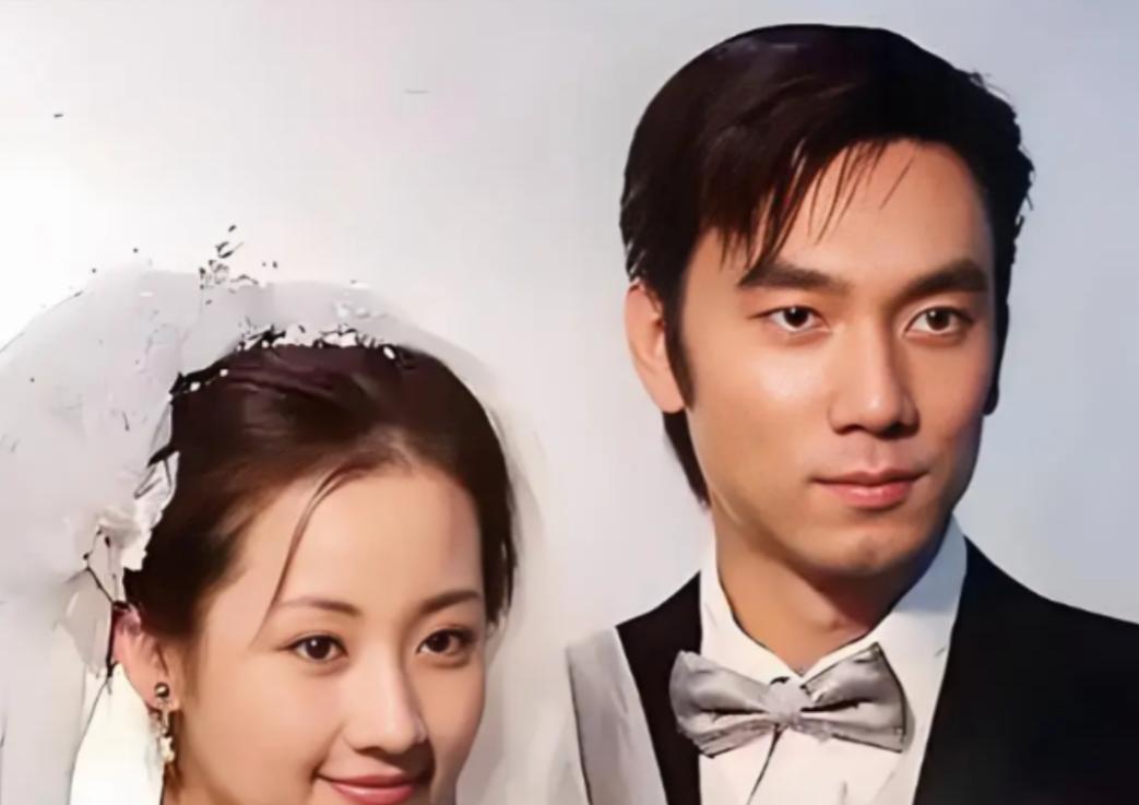 他为娶超模西华，狠心与原配离婚，还将600万交给新婚妻子保管。谁料短短几天，卡里
