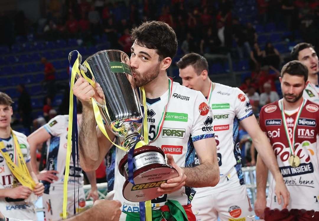 拉维亚即将回归！小熊在近日采访中表示，他已获得医生许可，可以恢复全面训练。他表示