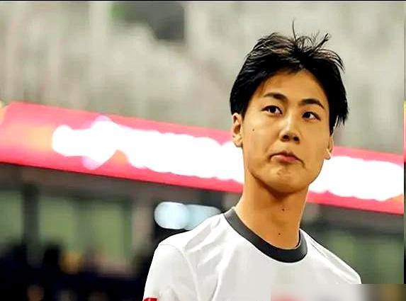 U23落选，朱鹏宇跳级国足刚因对抗偏软丢了U23名额，转头披上成年国家队战袍。