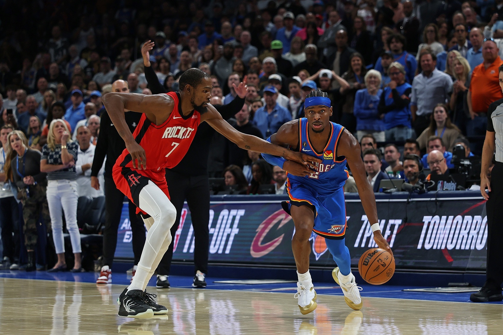 亚历山大已连续200场得分上双，是现存第二长的连续得分上双纪录，仅次于杜兰特的3