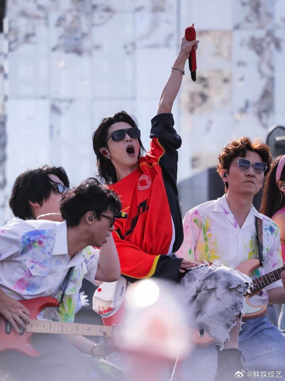 华晨宇 这么大岁数了还夸我萌 年龄焦虑是什么？花花被夸萌后的反向吐槽，直接把可爱