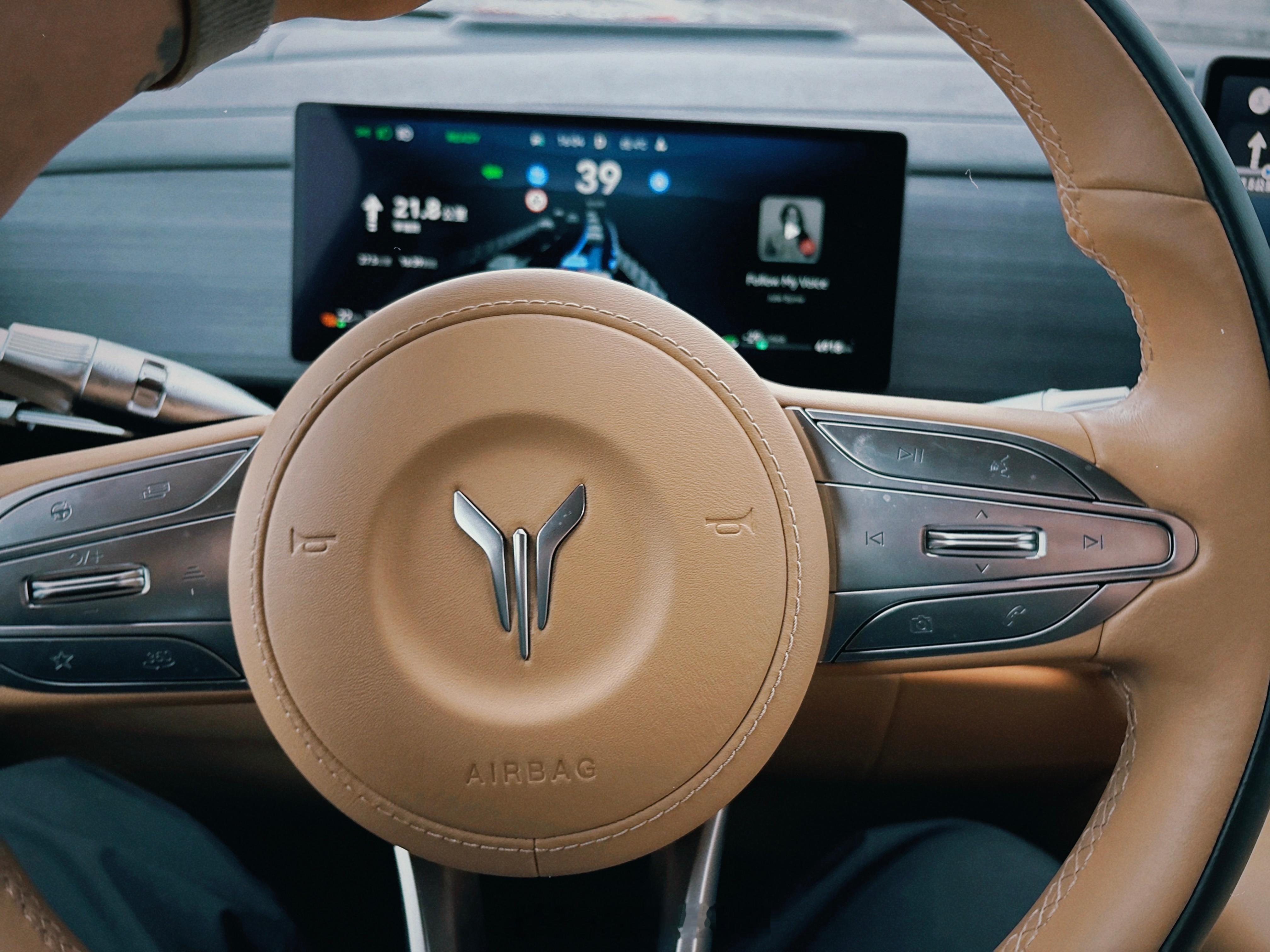 梦想家方向盘按键看起来有点乱 