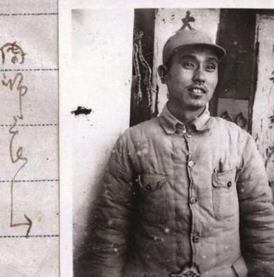 1947年，30岁的解放军师长周志坚迎娶19岁的女护士，谁知新婚当夜，周志坚却莫