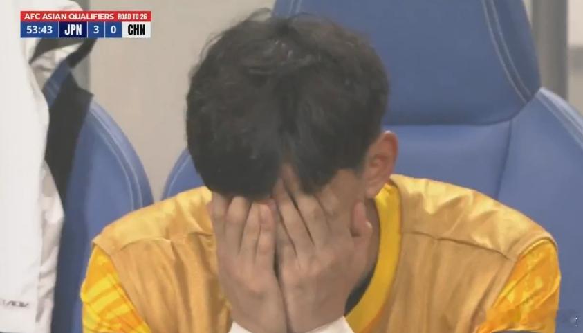 #颜骏凌替补席捂脸# 颜：还好我没上！ ​​​
