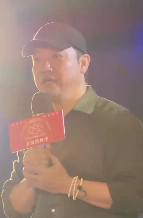 贾冰向蒋奇明致敬贾冰说蒋奇明是大演员了呜呜呜呜！贾冰说蒋奇明是大演员“奇明，向你