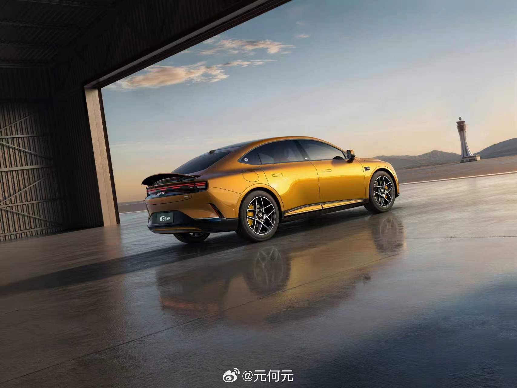 才发现smart出了轿车，是6号。虽说有点“离经叛道”，但这么看还有点意思，各位