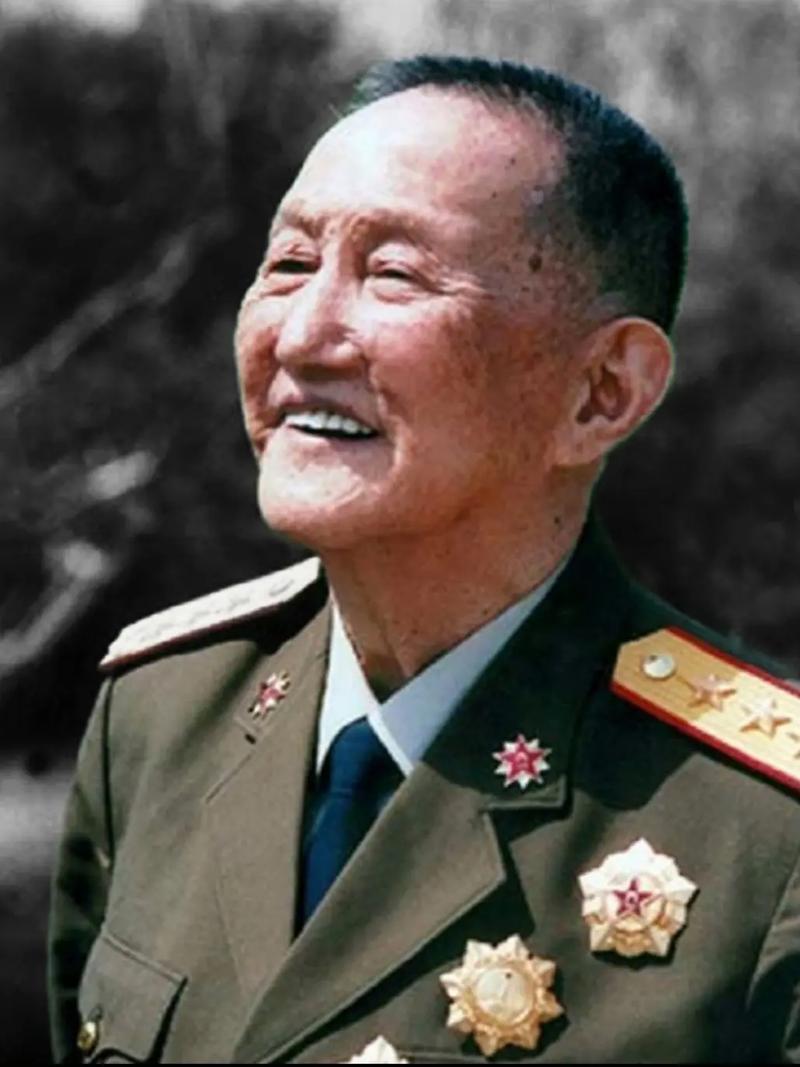 1950年，志愿军司令部开会，众人提议让洪学智兼任后勤司令员，洪学智却推辞不干，