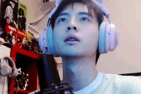 那年今日的可爱小星：是颜值主播吗？（读弹幕）哎，之前一直通过技术主播的身份来掩盖