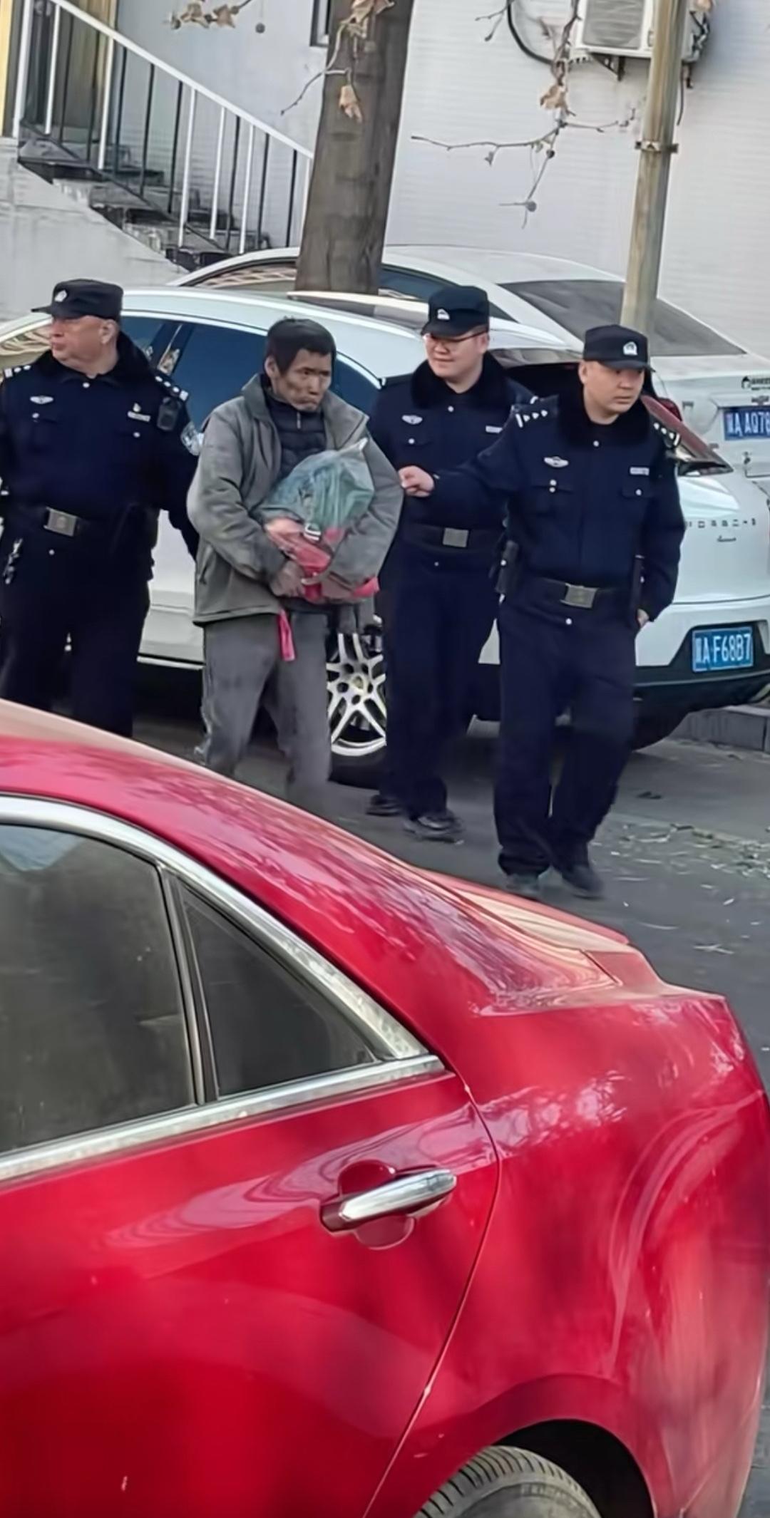 啥情况，流浪汉吗？