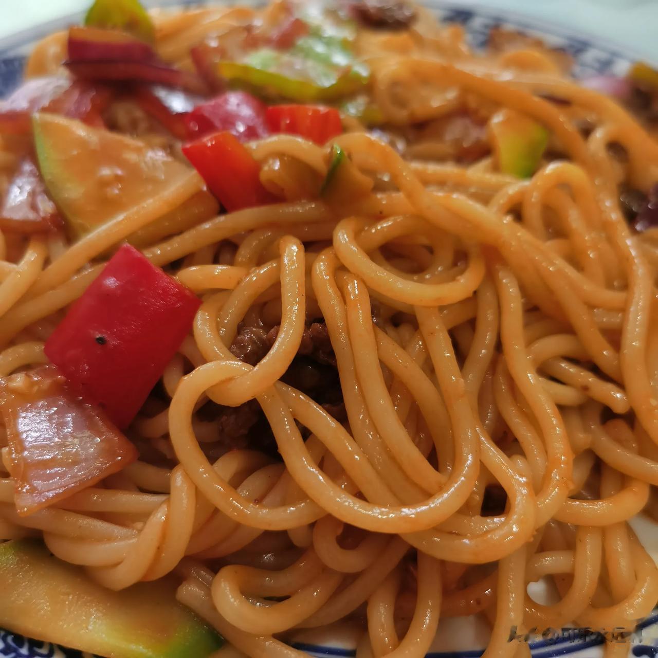 #我的美食日志# 
一口香绝直接到兰州的拉面，快来猜猜是哪家？ 兰州拉面里我还是