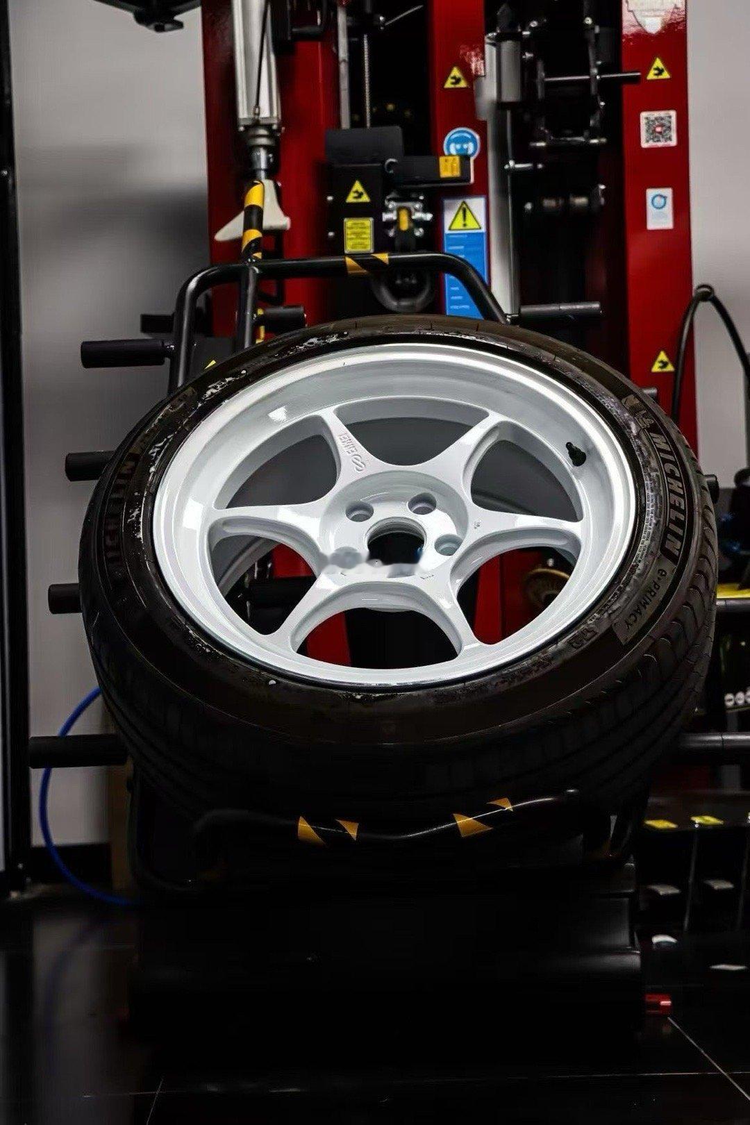 新年的鞋，快来跟单ENKEI PF06 for 特斯拉1885 +35 5-11