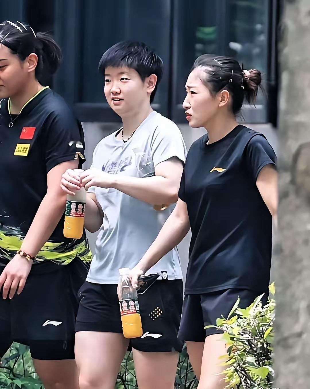其实，孙颖莎很羡慕小枣姐，她知道小枣姐不仅近台速度非常快，进攻凶猛，正反手力量均