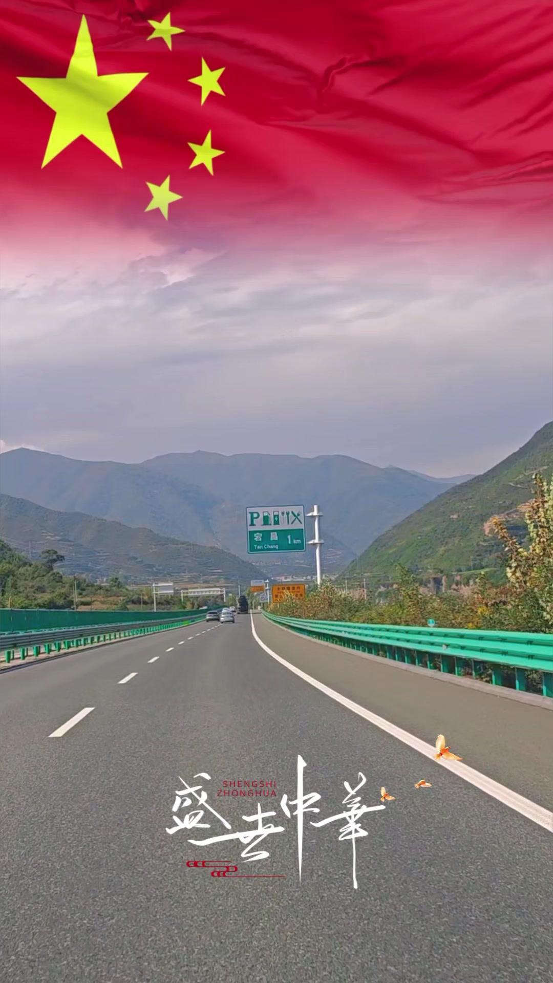 国庆假期这几天一直艳阳高照，开着车在路上兜风，沿路风景透亮又好看，完全不用担心下