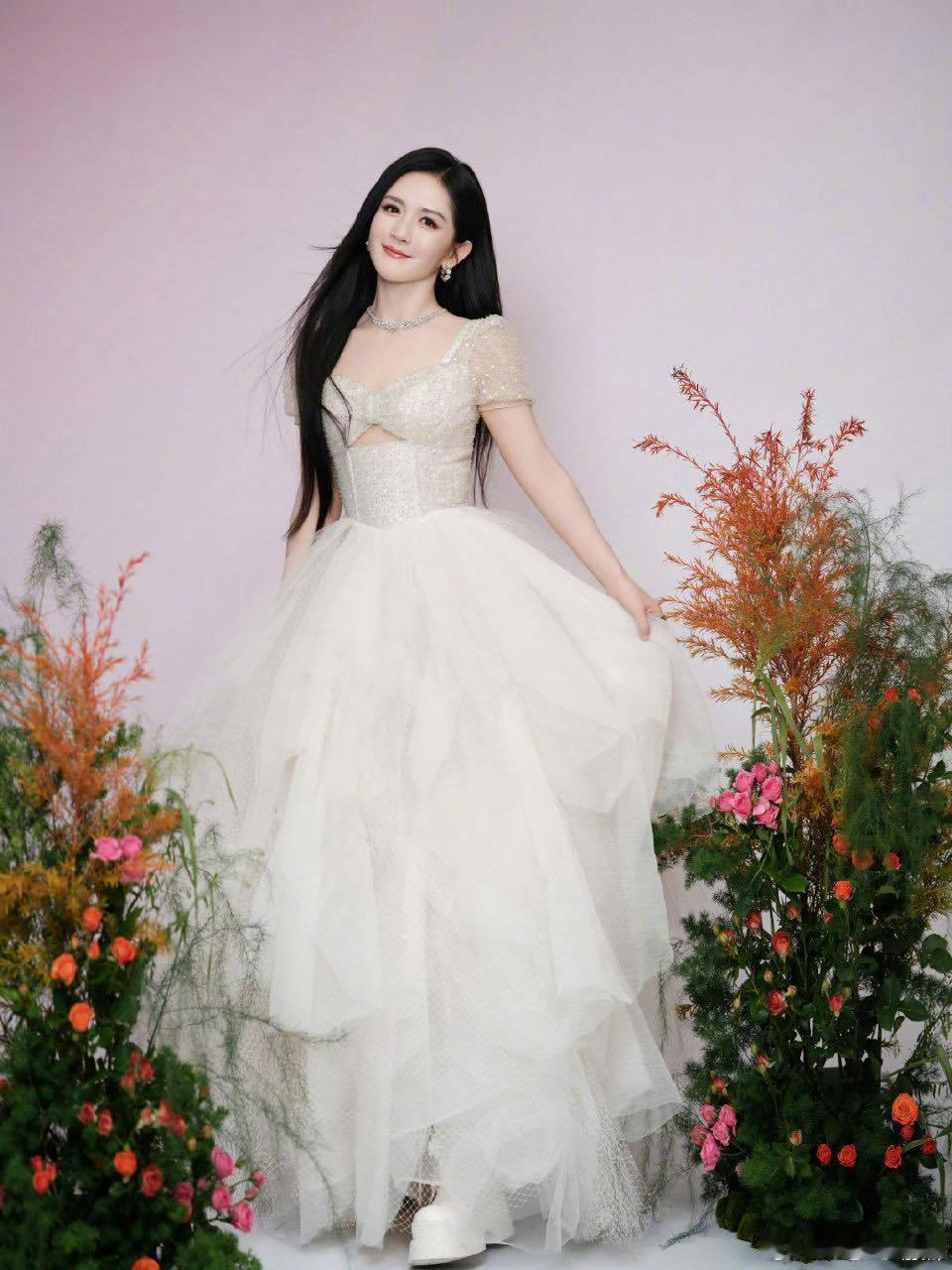 娱乐[超话]谢娜好六夜造型谢娜双11疯狂好六夜造型 谁看了娜姐的舞台不说一句好牛