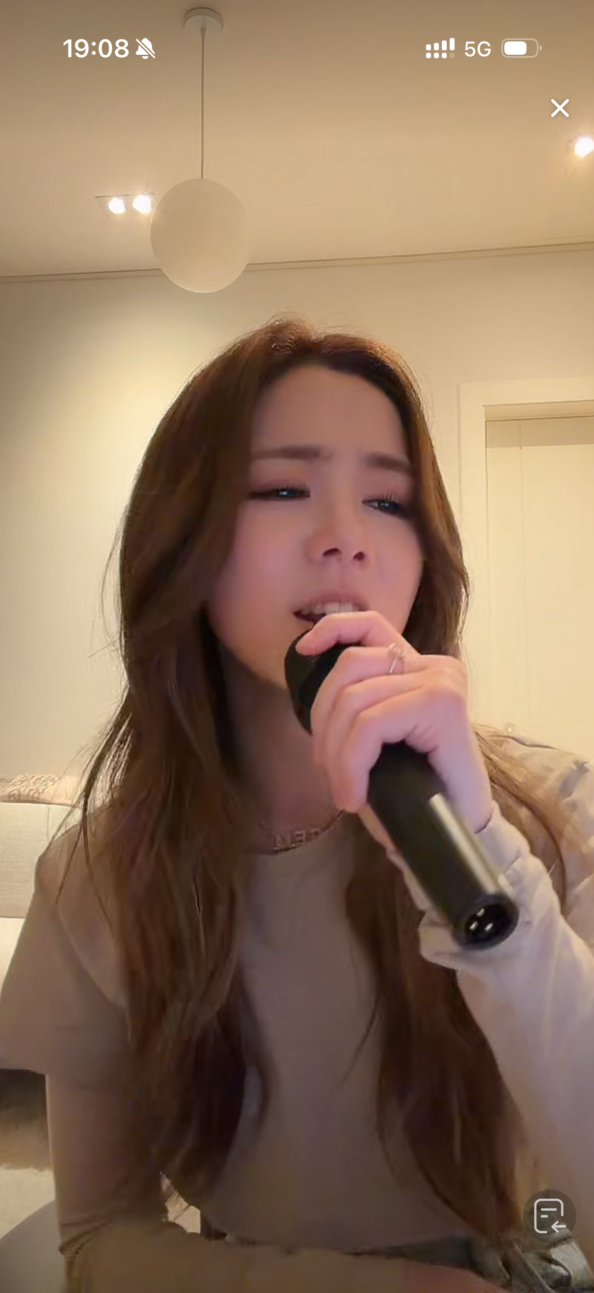 卧槽突然掏出来一个话筒我笑死了啊 