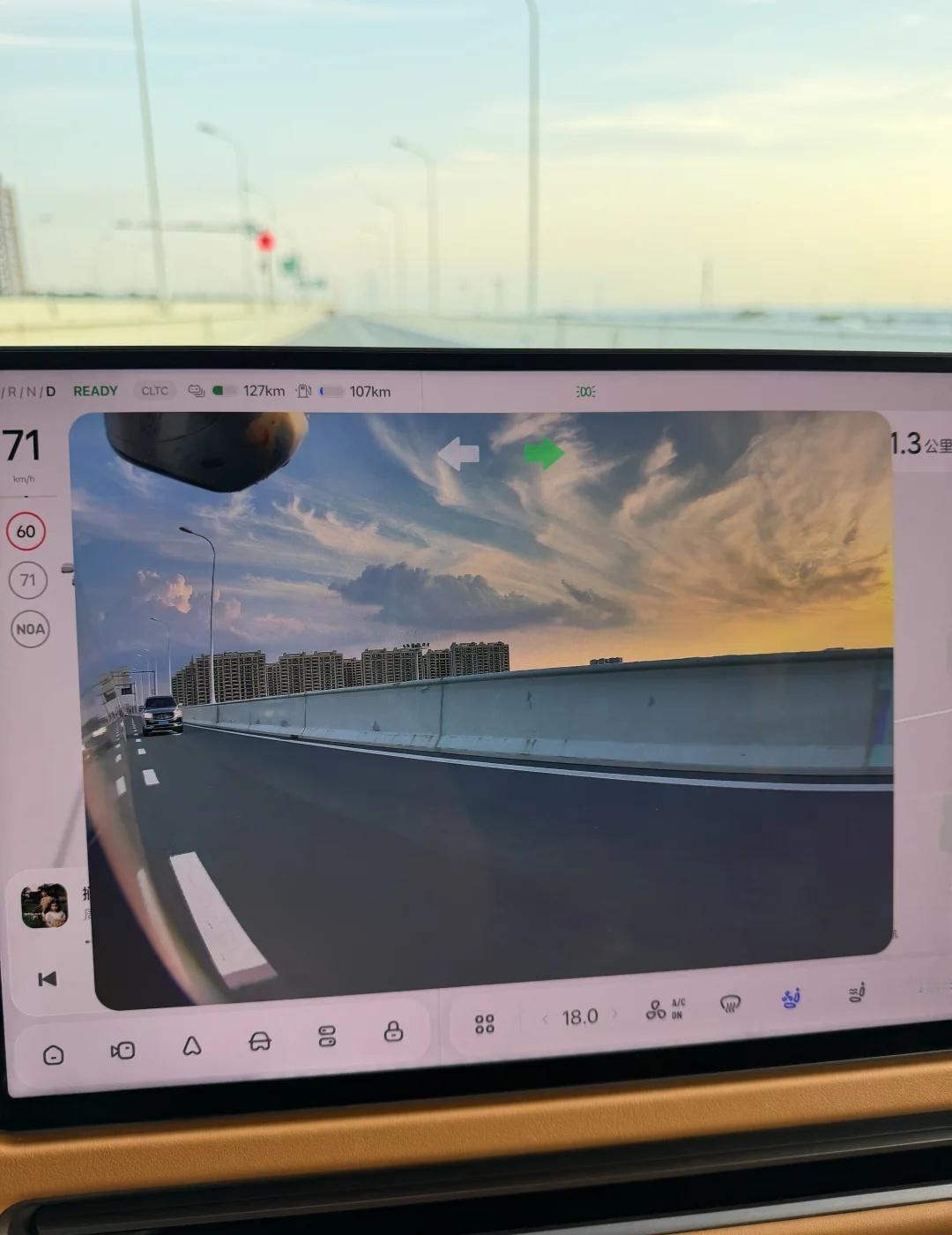 哇哇哇哇，这后视镜镜像的天空太好看了吧！
理想L6 理想L9