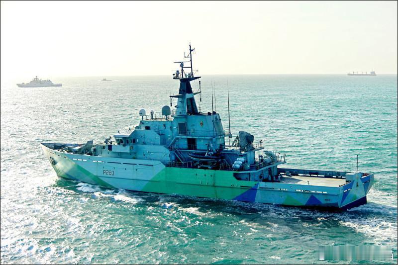 俄潜艇侦察海底电缆 英军持续监控一个月成功驱离海外新鲜事 英国国防大臣希利9日表