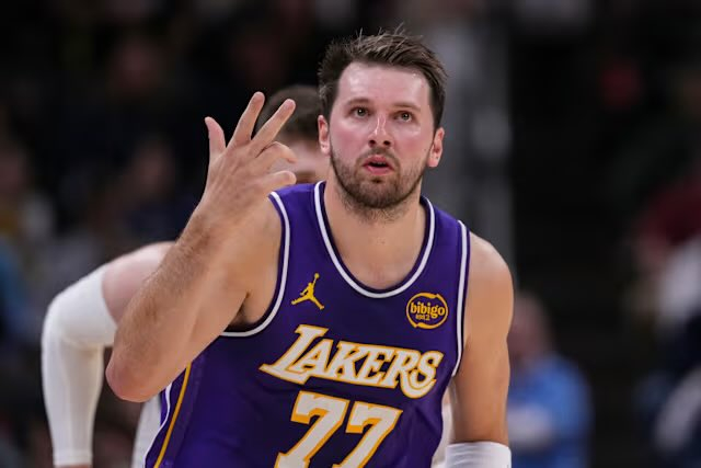 东契奇三月得分：558 分浓眉在独行侠的总得分：587 分NBA
