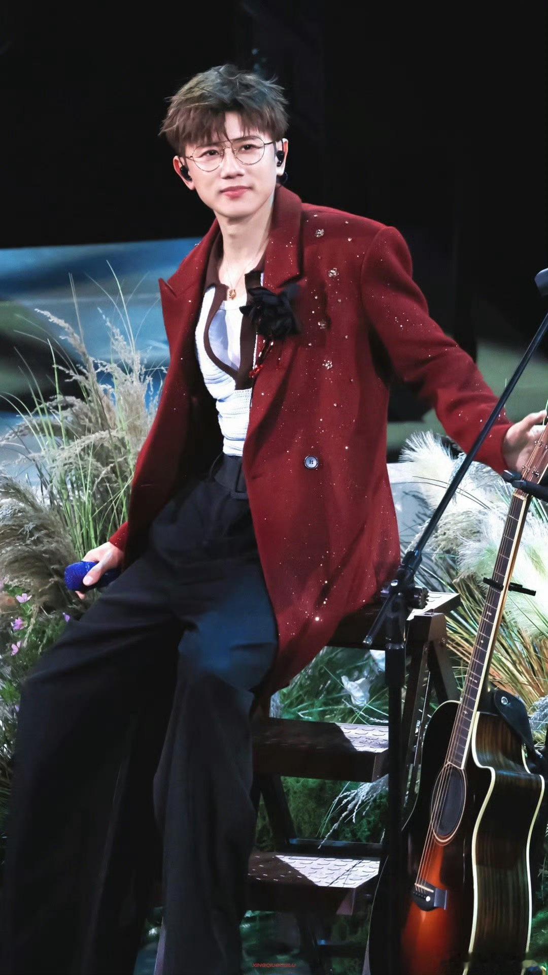 张杰新年上工备战鸟巢新年开工即冲刺，张杰奔赴鸟巢之约，全场大合唱预定，期待这个华