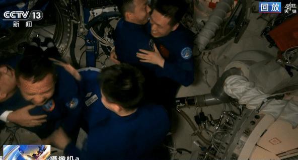 美国大选，一场热闹非凡的“年度大戏”终于落幕，结果嘛，就像是一场美国大选，一场热