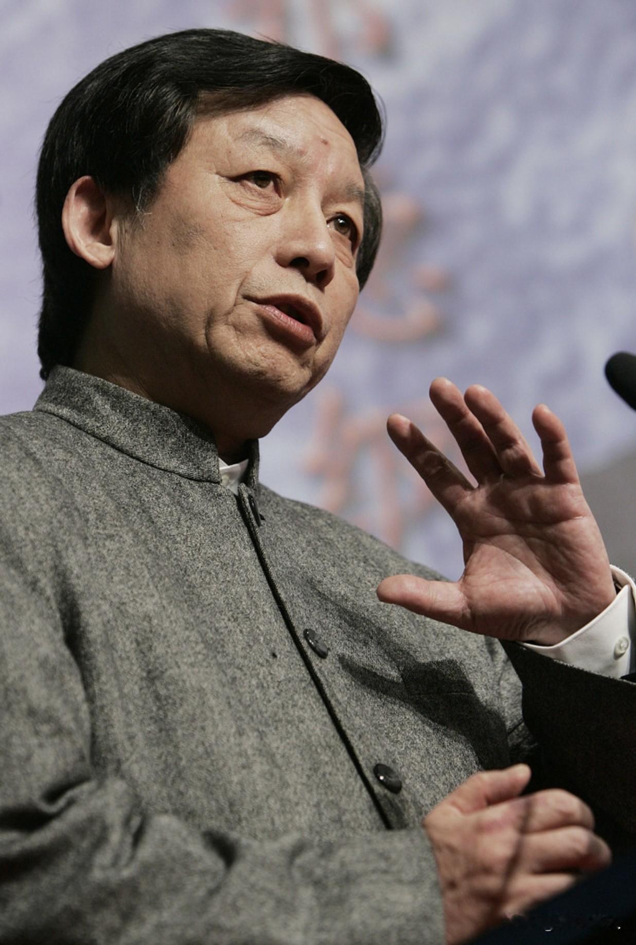 这个世界，“没大没小”真的不好。

所谓“没大没小”，就是倡导完全的“平等与自由