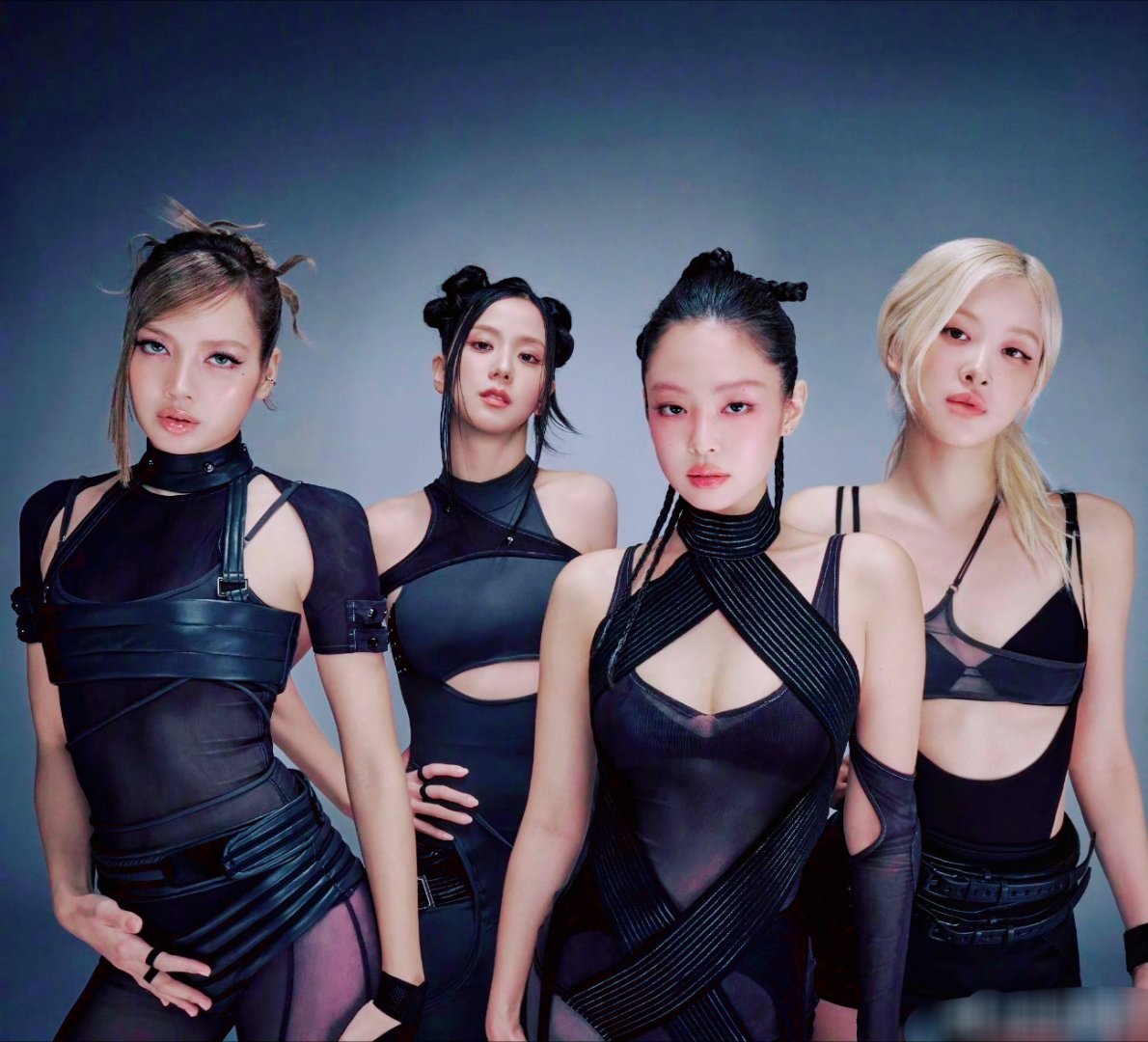 Lisa 十周年见面会为什么jenni成C位了？？
