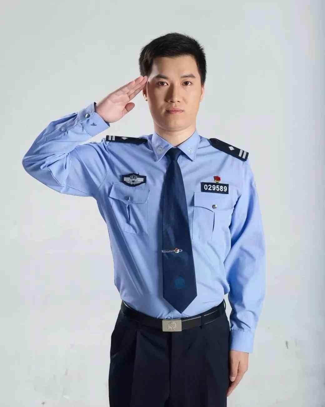 毕李是宁波市公安局鄞州分局刑侦大队副大队长，2025年2月被公安部授予个人一等功