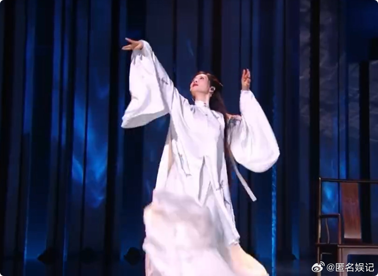 温峥嵘初舞台还原雁回时造型温峥嵘舞蹈破碎感温峥嵘 二重唱温峥嵘一抬眼一低眉，全是