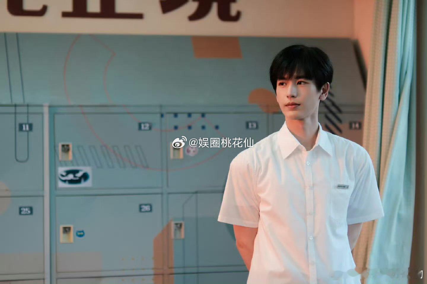 高中有张凌赫这样的高低暗恋三年 天呐，若高中校园里出现个如同张凌赫般气质出众的人