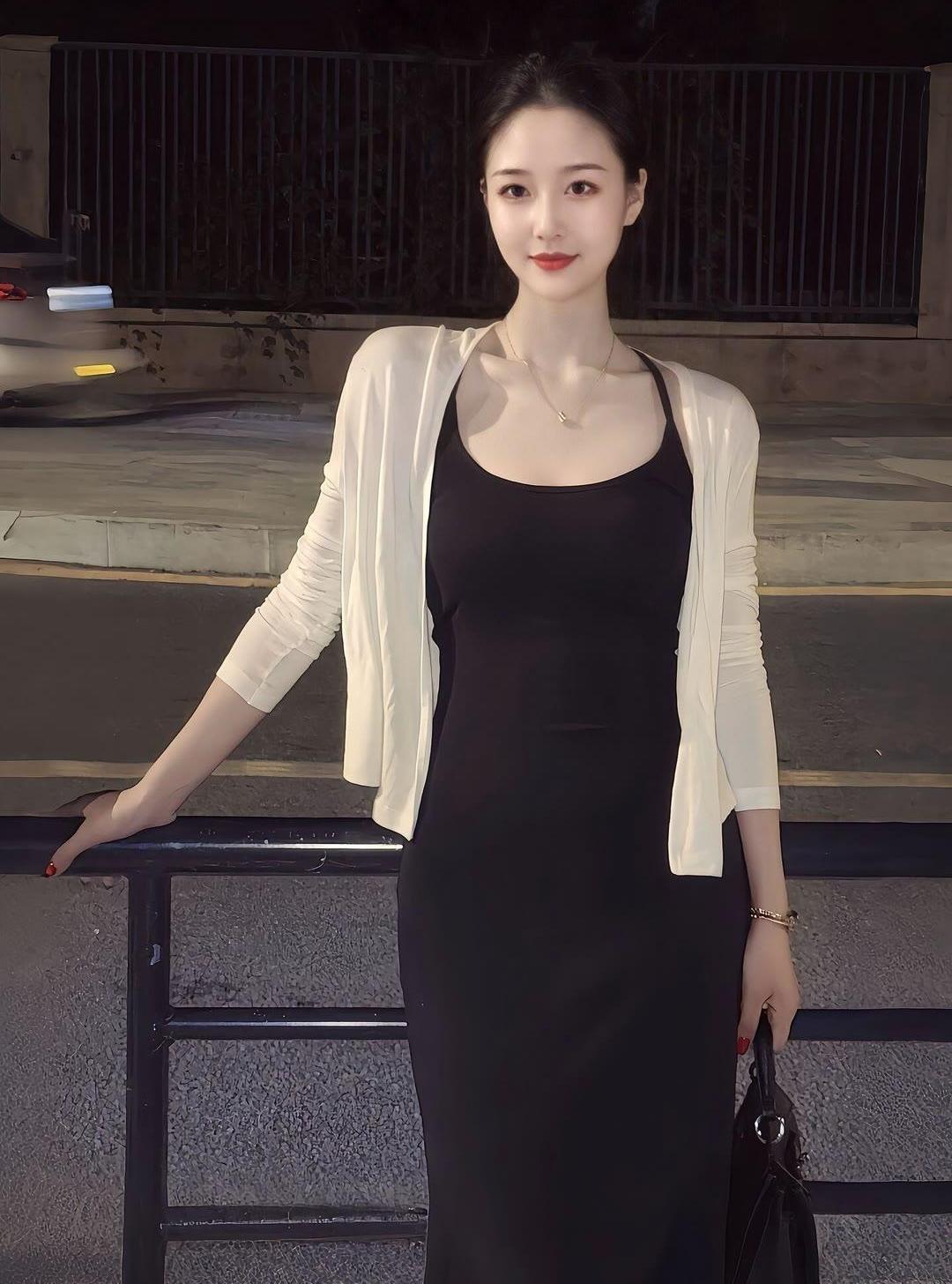 夏日生活打卡季是你的理想型美女吧？[呲牙]