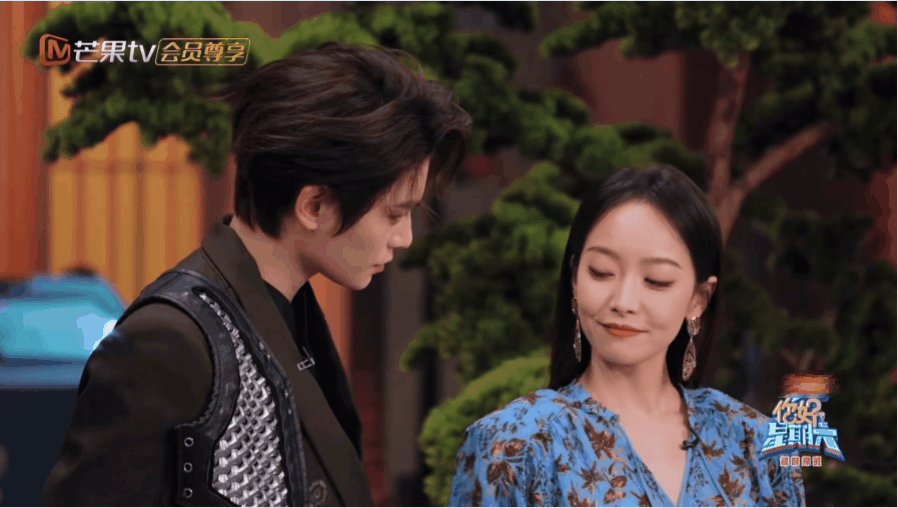 懂了，以后见到丁禹兮就把手伸出来，将有机会解锁下巴贴贴