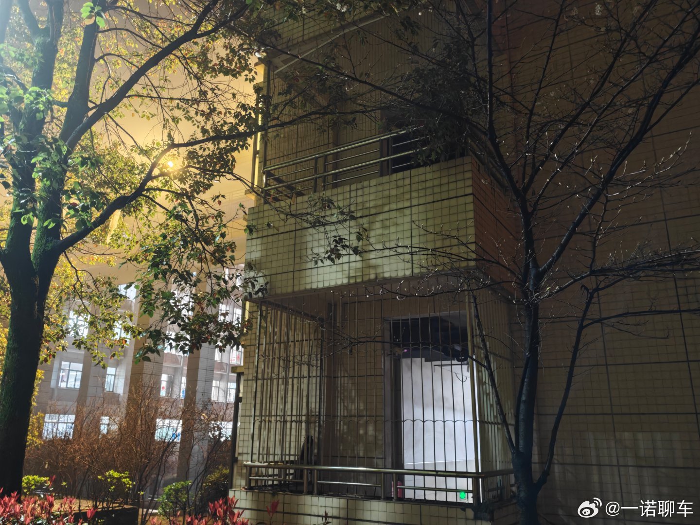 旧地重游等于朝花夕拾 12年前我在这里是个高中生 现在我的发小是这里的老师 真是